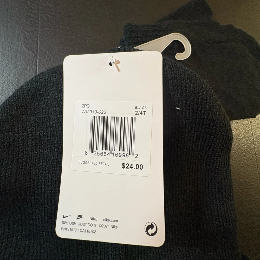 Nike Toddler Black Knit Beanie and Gloves Set fits like‎ 2/4T